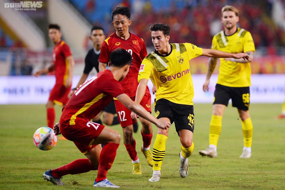 Trực tiếp bóng đá Việt Nam 0-1 Dortmund: Malen ghi bàn - Ảnh 1.