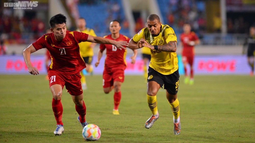 Trực tiếp bóng đá Việt Nam 0-1 Dortmund: Malen ghi bàn - Ảnh 1.