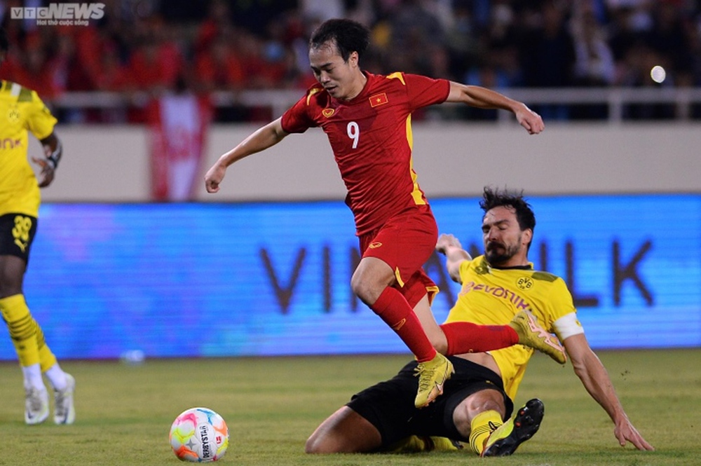 Tuấn Hải ghi bàn phút cuối, tuyển Việt Nam đánh bại Dortmund - Ảnh 1.