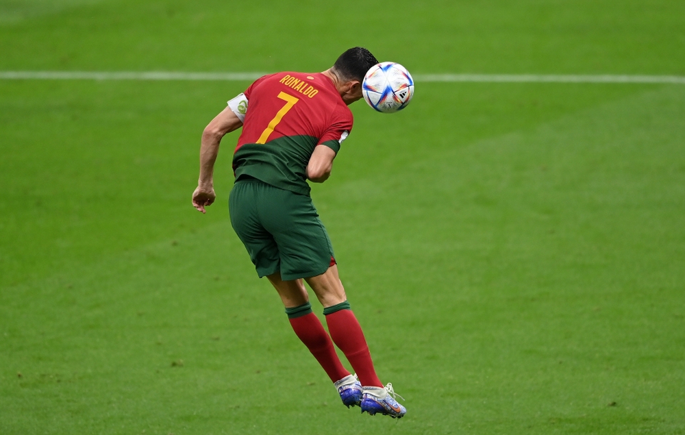 Cảm biến tích hợp trong trái bóng chính thức của World Cup 2022 xác nhận Ronaldo không ghi bàn - Ảnh 1.