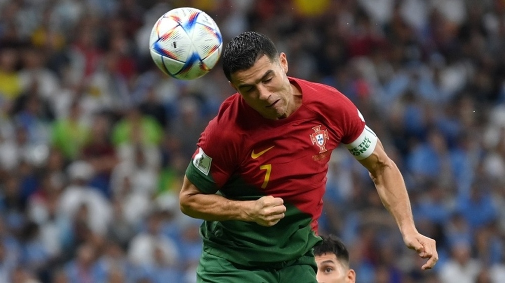 Công nghệ giúp FIFA tước bàn thắng bằng sợi tóc của Ronaldo hoạt động thế nào? - Ảnh 1.