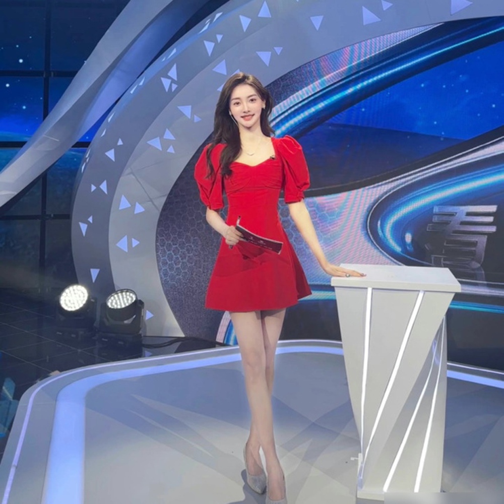 Nữ thần bóng rổ dẫn chương trình World Cup khiến dân mạng Trung Quốc mê mẩn - Ảnh 2.