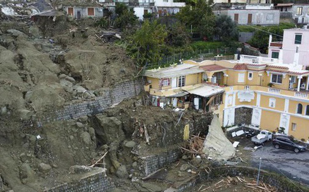 Lở đất ở Ischia: Số người tử vong tăng lên, nguyên nhân là do xây dựng trái phép