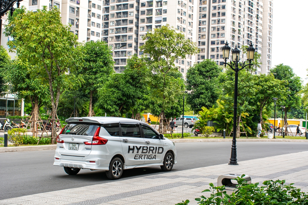 Đánh giá Suzuki Hybrid Ertiga - Xe xanh thú vị hơn thông số trên giấy nhưng còn điểm cần cải thiện - Ảnh 2.