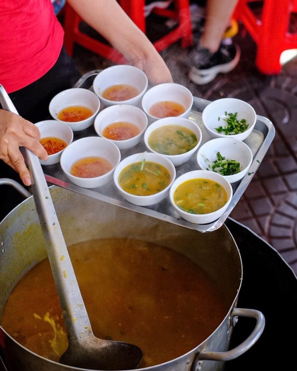 Bánh hỏi cháo lòng - sự kết hợp ‘gây nghiện’ nhất định phải thử khi đến Quy Nhơn - Ảnh 4.