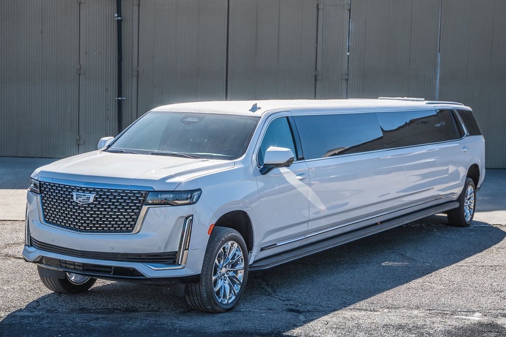 Cadillac Escalade độ limousine dài hơn 10 mét: Bên trong như phòng karaoke - Ảnh 5.