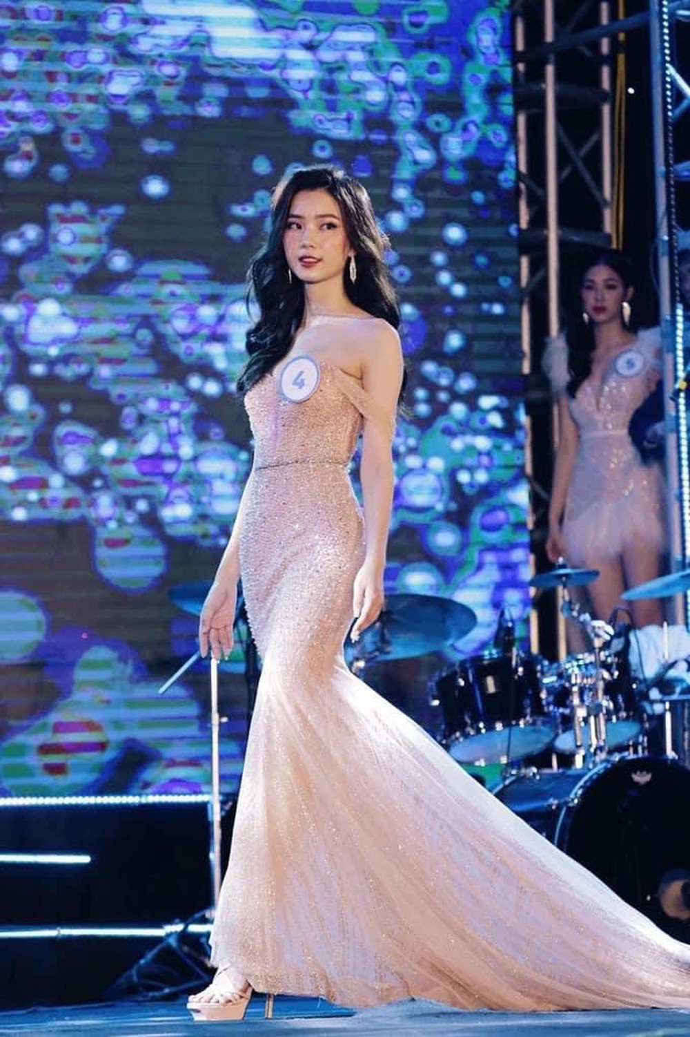 Hotgirl 19 tuổi xuất thân từ lò đào tạo hoa hậu ghi danh Hoa hậu Việt Nam - Ảnh 8.