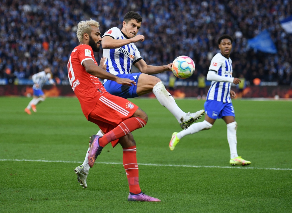 Bayern Munich tạm chiếm ngôi đầu Bundesliga sau màn rượt đuổi với Hertha Berlin - Ảnh 4.