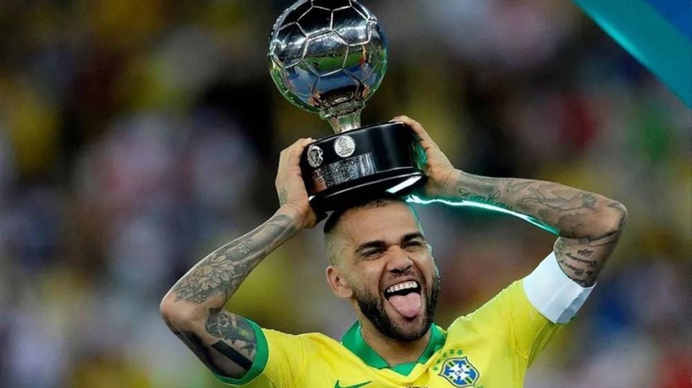 World Cup 2022: Dani Alves đi vào lịch sử bóng đá Brazil - Ảnh 1.