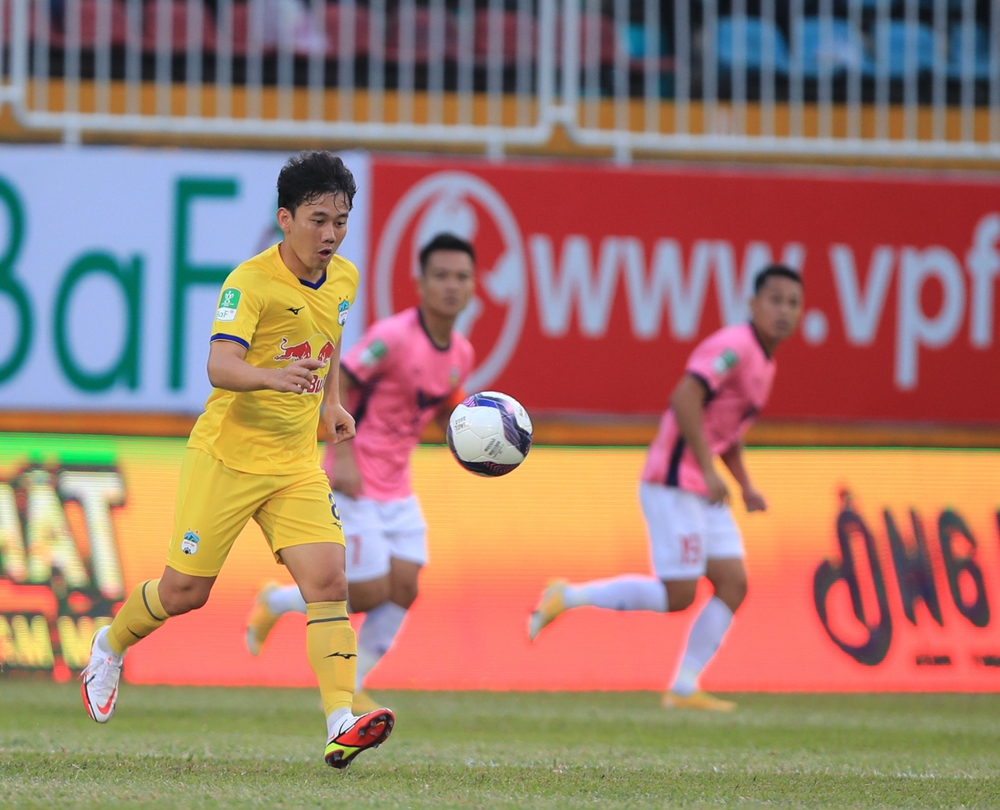 Trực tiếp Hà Tĩnh 1-1 HAGL: Đôi công hấp dẫn - Ảnh 1.