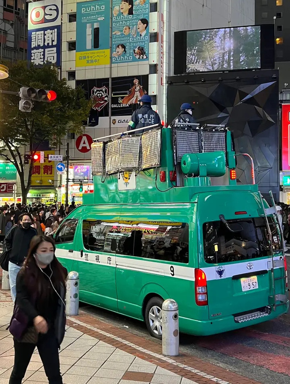 Báo Tây kinh ngạc trước xe cảnh sát Nhật Bản: Đủ chủng loại, từ mini tới hàng khủng - Ảnh 4.
