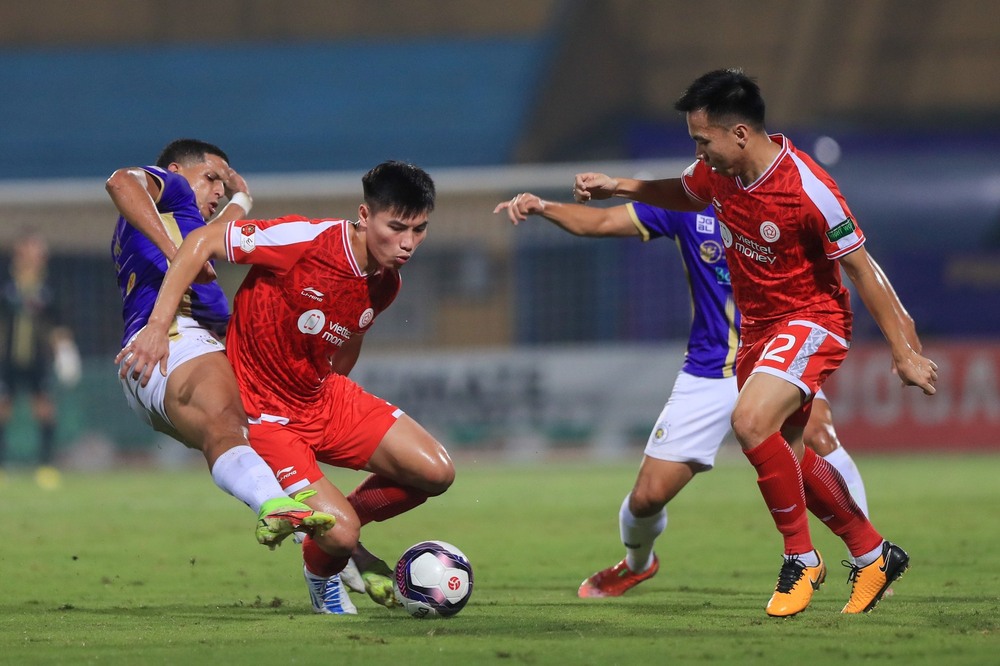 Trực tiếp bóng đá Hà Nội FC 0-0 Viettel: Geovane đánh đầu dội xà ngang - Ảnh 1.