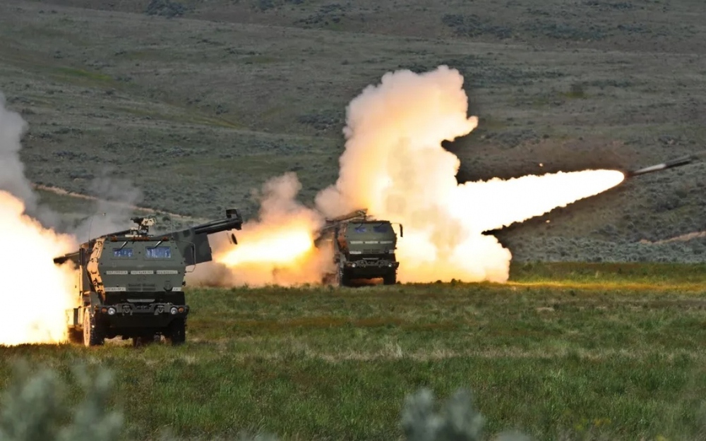 Hỏa lực HIMARS gây khó ở Kherson, Nga tìm cách hóa giải - Ảnh 1.