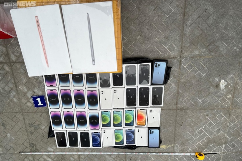 Tóm tên trộm 21 tuổi giả shipper, bẻ khoá lấy cắp 36 chiếc iPhone ở TP.HCM - Ảnh 1.