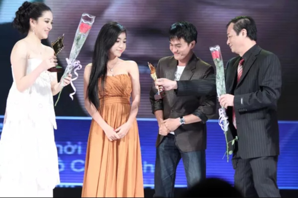 Elly Trần: Từ hot girl tới bà mẹ 2 con gợi cảm bậc nhất showbiz Việt - Ảnh 4.