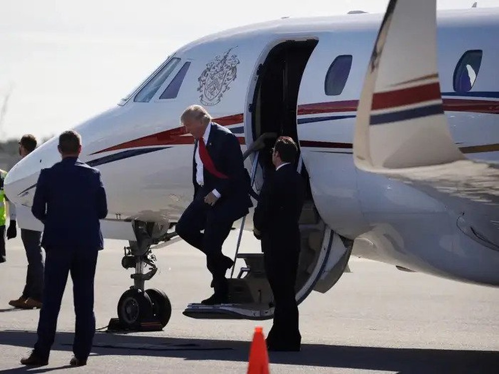 Bên trong chiếc Trump Force One: Dinh thự trên không của cựu tổng thống Donald Trump - Ảnh 2.
