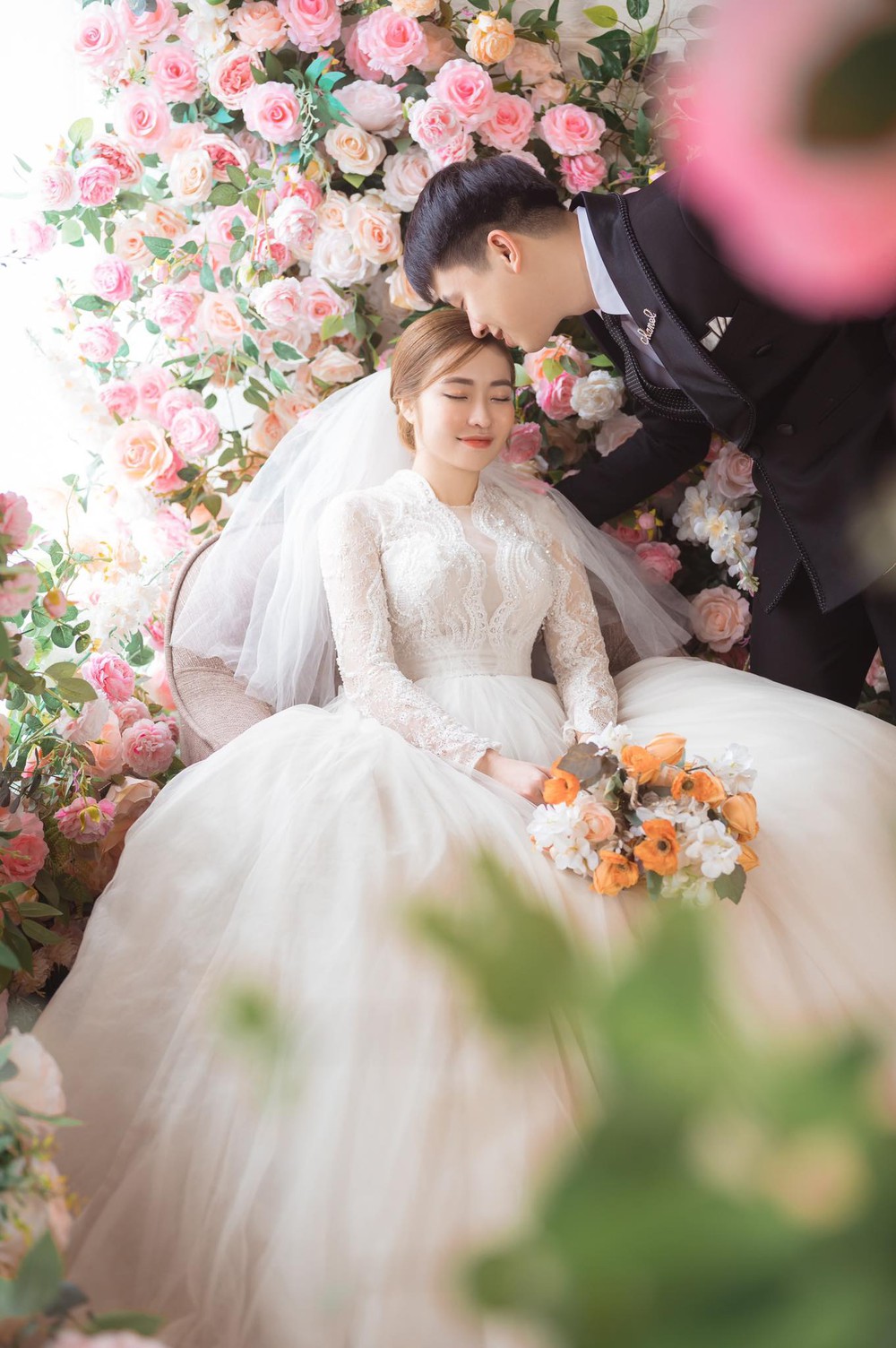 Chàng trai khóc như mưa khi cầu hôn, nghe tâm sự còn xúc động hơn