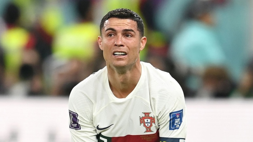 Trận đấu đầy xúc động khi Ronaldo bật khóc. Hãy xem hành động này và cảm nhận sự nhiệt tình và đam mê của cầu thủ này.