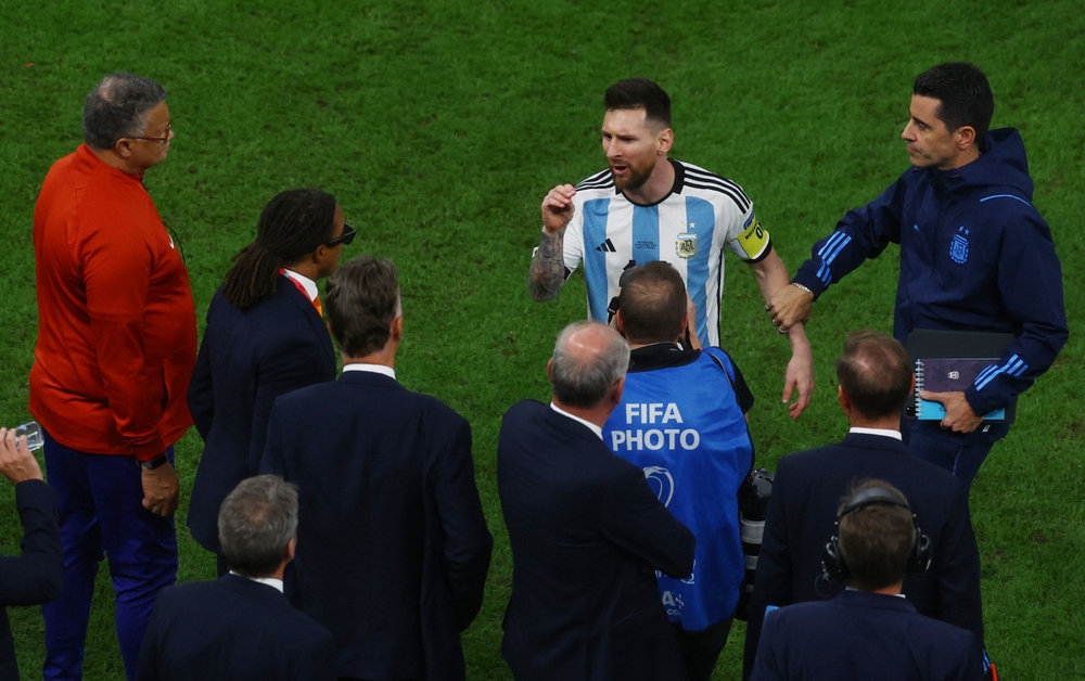 Messi và dàn cầu thủ Argentina chế giễu đối thủ sau chiến thắng - Ảnh 5.