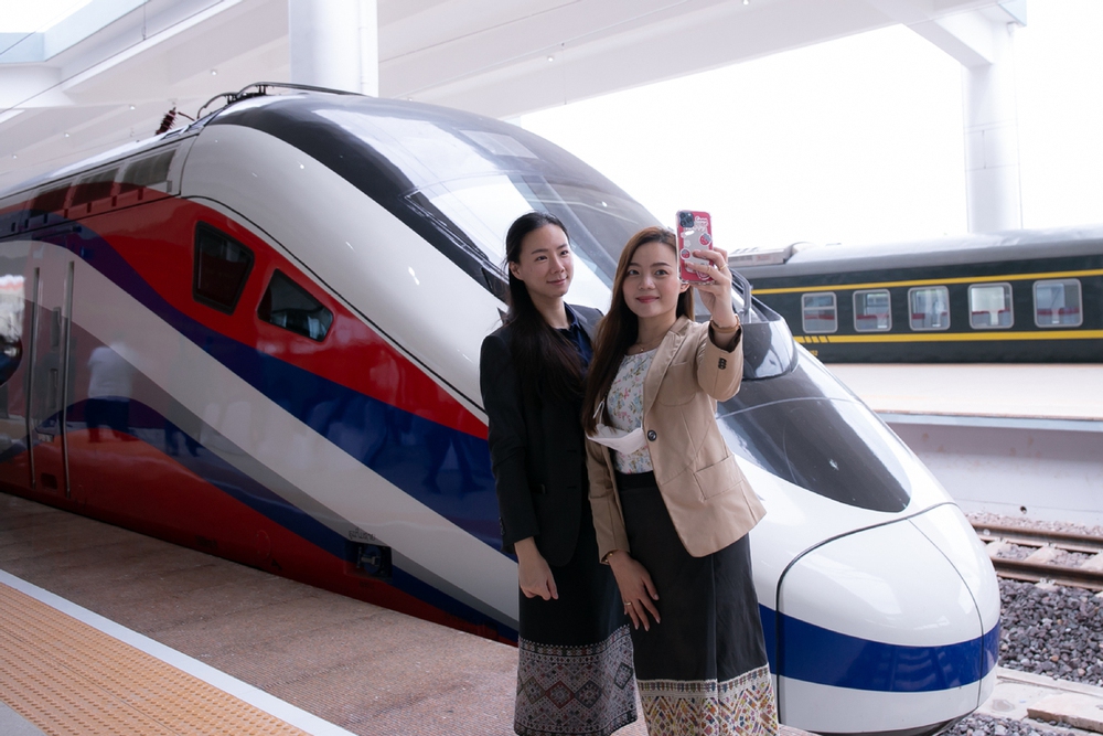 Nhìn lại tàu Lào-TQ: Nhân tài của Lào được đào tạo tại Thượng Hải; Thái Lan cũng sắp gia nhập mạng lưới đường sắt xuyên Châu Á - Ảnh 1.