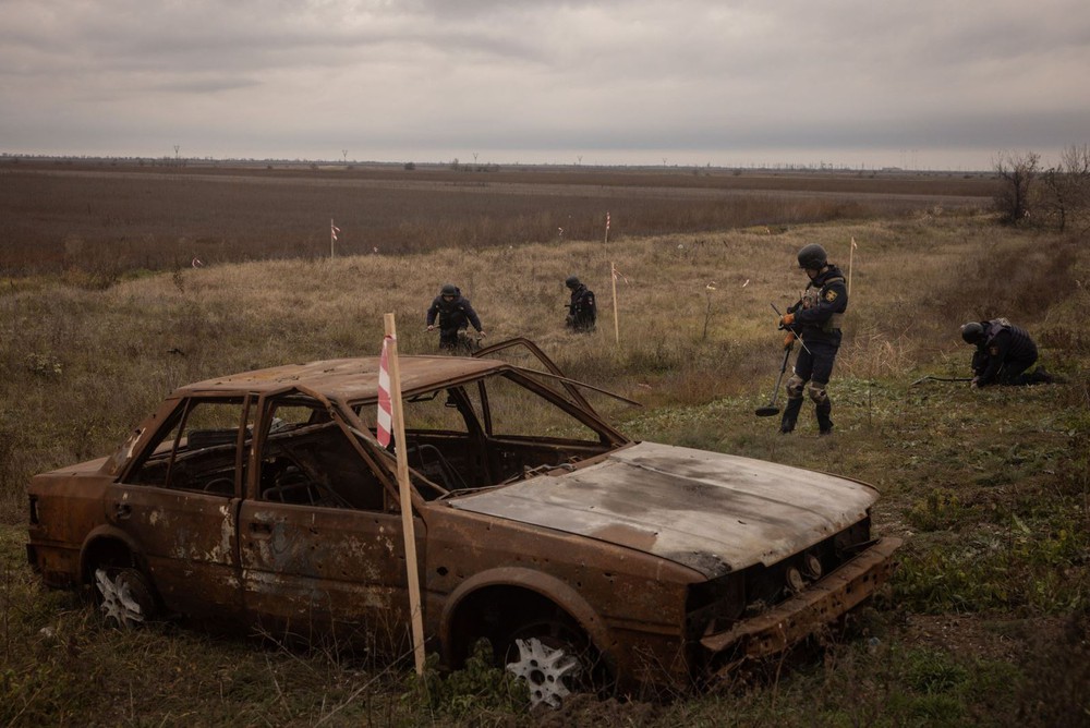 Ukraine gian nan xử lý bãi mìn lớn nhất thế giới kể từ sau Chiến tranh Thế giới thứ hai - Ảnh 1.