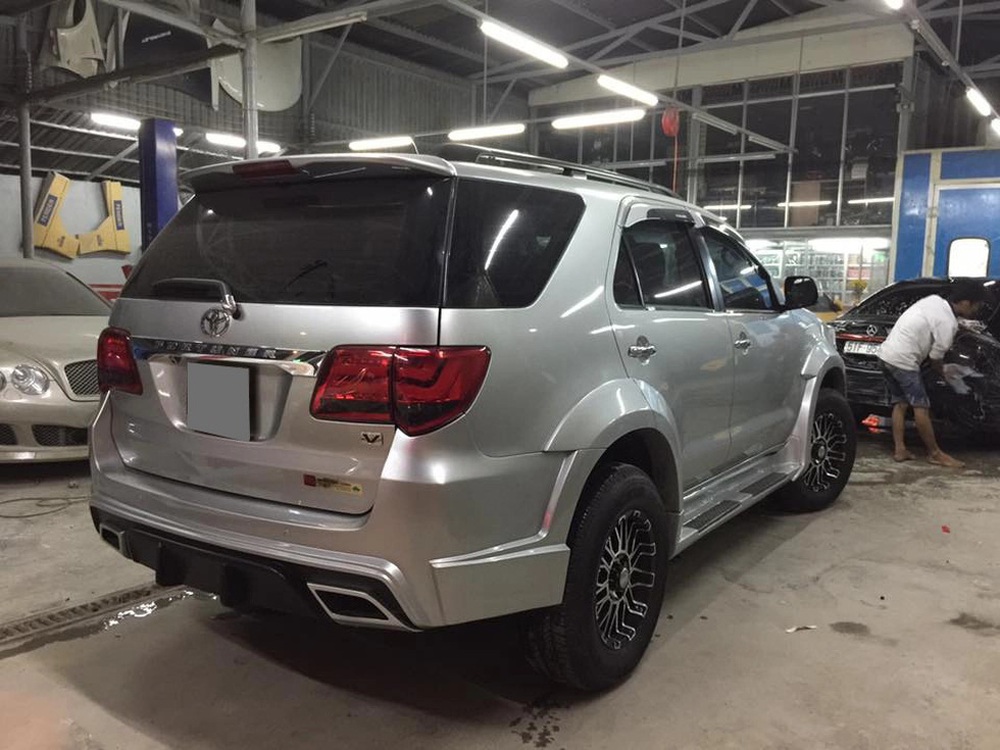 Hãng độ hô biến Toyota Fortuner cũ sang phong cách Lexus nhưng trông hơi... sai sai - Ảnh 8.