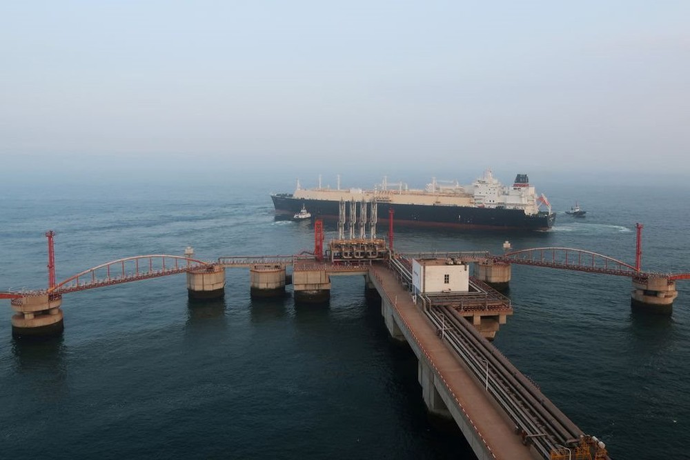 Hàn Quốc quá tải, Trung Quốc vớ bẫm lượng lớn đơn hàng đóng tàu chở LNG - Ảnh 1.