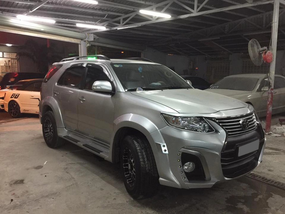 Hãng độ hô biến Toyota Fortuner cũ sang phong cách Lexus nhưng trông hơi... sai sai - Ảnh 4.