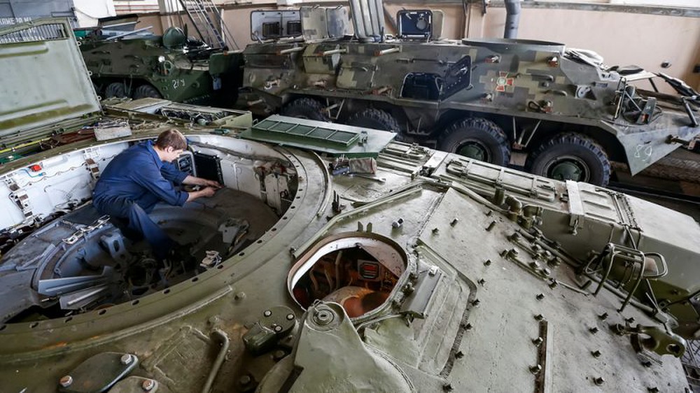 Hàng nghìn người Ukraine tham gia sản xuất vũ khí ở Séc - Ảnh 1.