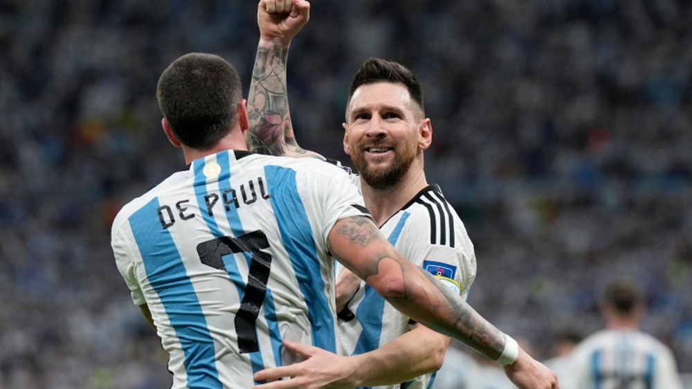 Argentina tái hiện hình bóng Maradona trên đôi chân Messi thiên tài - Ảnh 2.