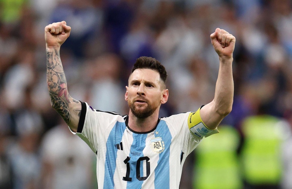 Argentina tái hiện hình bóng Maradona trên đôi chân Messi thiên tài - Ảnh 1.