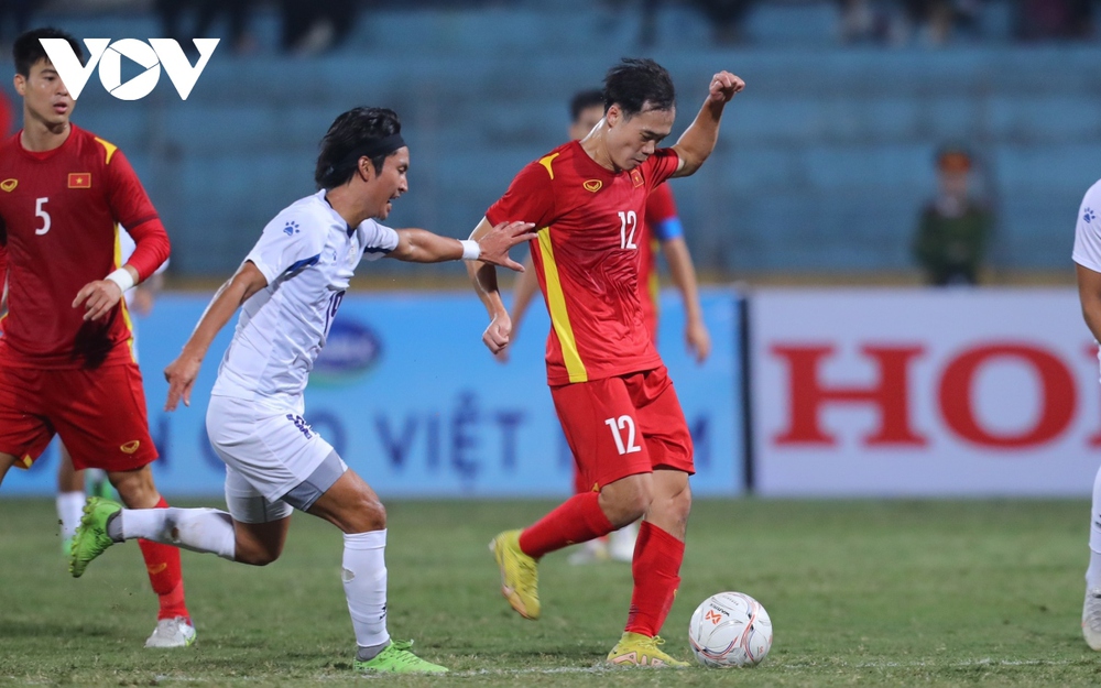 TRỰC TIẾP ĐT Việt Nam 0-0 ĐT Philippines: Tiến Linh, Văn Đức vào sân - Ảnh 1.