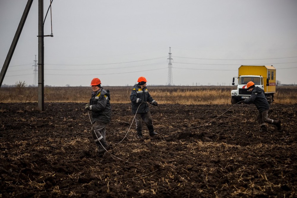 Hứng bão hoả lực của Nga, hạ tầng điện lực của Ukraine tan hoang - Ảnh 5.
