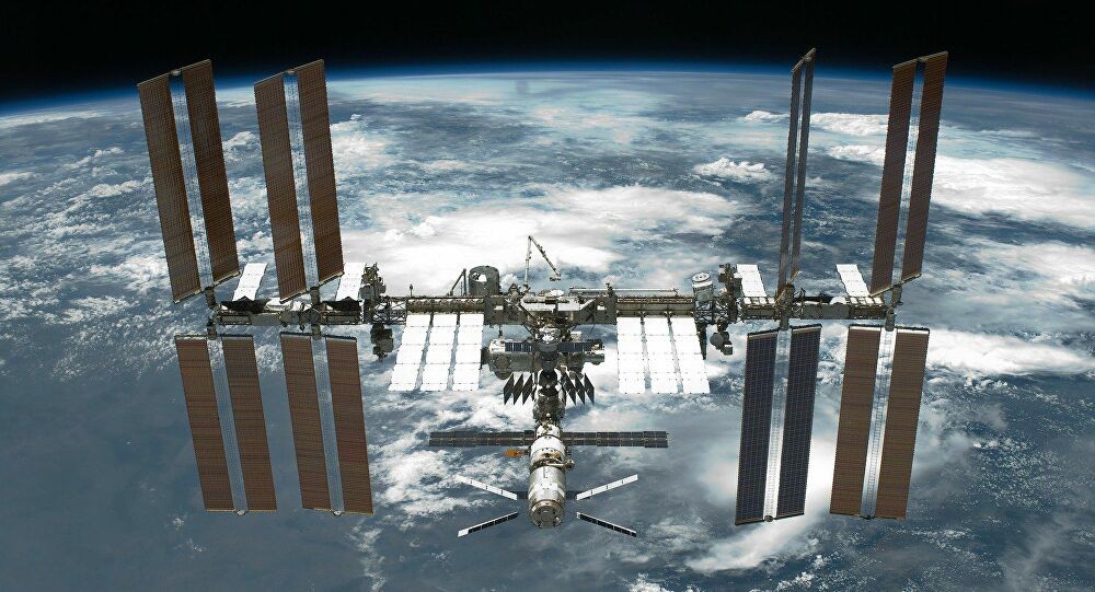 Hai phi hành gia Nga hủy chuyến đi bộ ngoài không gian vì lý do kỹ thuật - Ảnh 1.