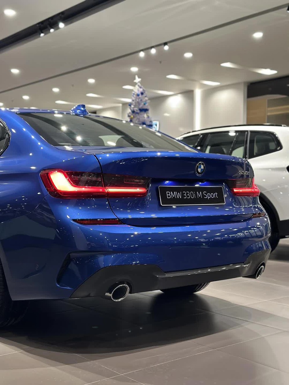 Ảnh chi tiết BMW 3 Series lắp ráp: Nâng cấp nhiều trang bị từ bản tiêu chuẩn, rẻ hơn xe nhập 815 triệu đồng - Ảnh 13.