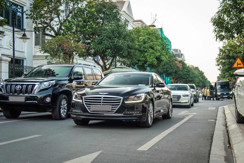 Dàn xe khủng diễu hành tại Hà Nội: Khoảng 20 chiếc Genesis cùng đoàn với Rolls-Royce, Bentley - Ảnh 9.
