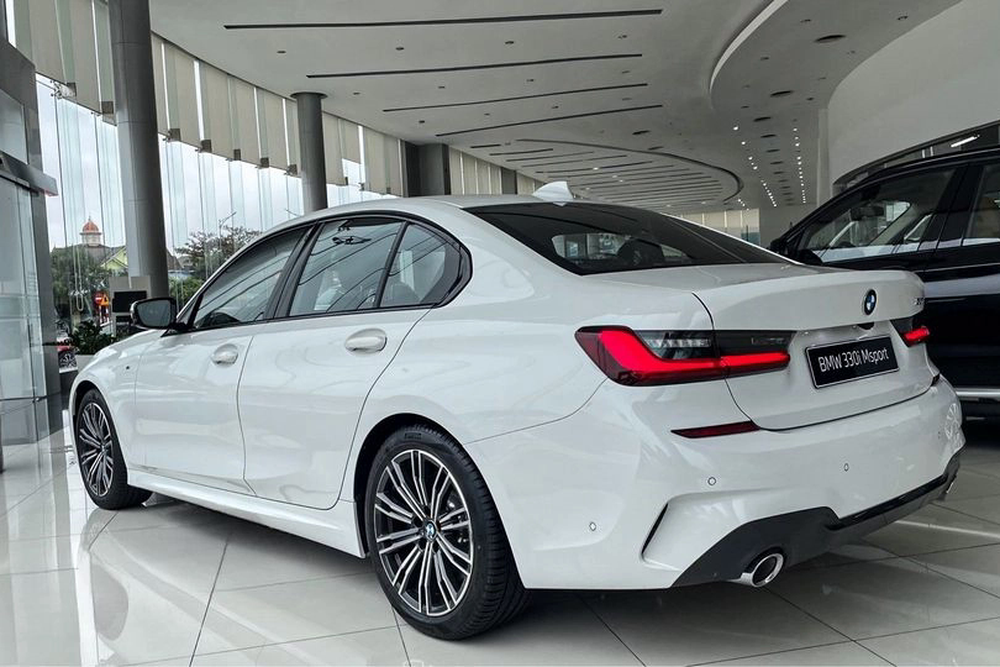 Ảnh chi tiết BMW 3 Series lắp ráp: Nâng cấp nhiều trang bị từ bản tiêu chuẩn, rẻ hơn xe nhập 815 triệu đồng - Ảnh 4.