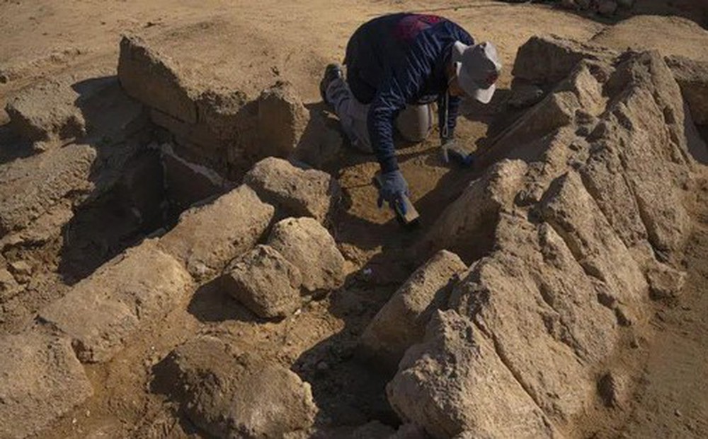 Bất ngờ phát hiện hơn 60 ngôi mộ cổ thời La Mã tại Gaza