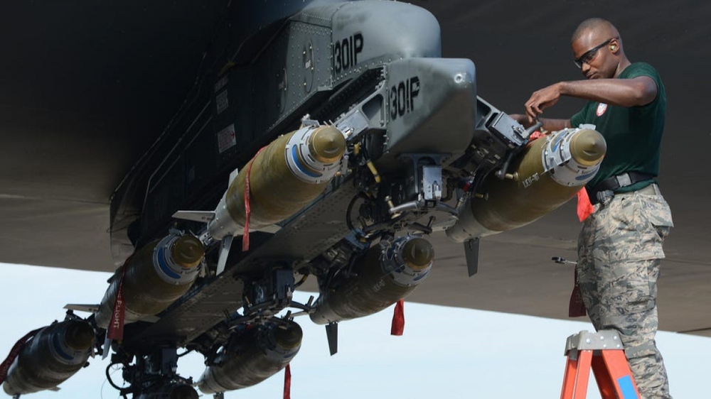 Mỹ tính gửi thiết bị chế bom thông minh cho Ukraine, chuyên gia Nga nói “vô ích” - Ảnh 1.