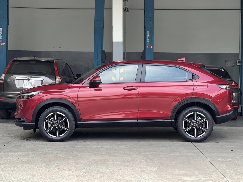 Ảnh thực tế Honda HR-V bản giá rẻ tại đại lý: Bom tấn mùa mua sắm cuối năm - Ảnh 3.