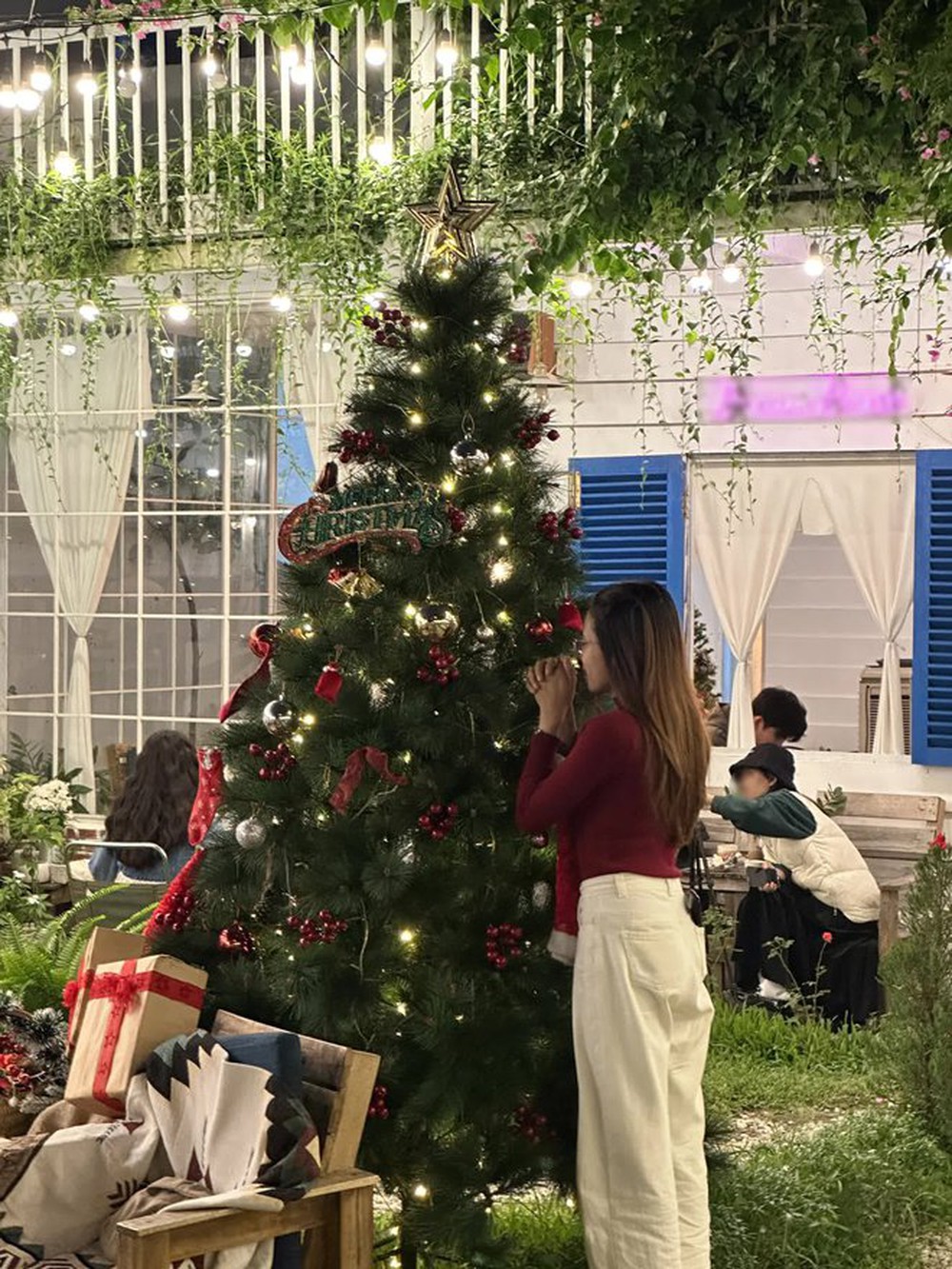 Cận cảnh quán cà phê gây tranh cãi vì không nhận khách dưới 12 tuổi: Treo biển “không tiếp” ở cổng, khách vẫn ghé đều