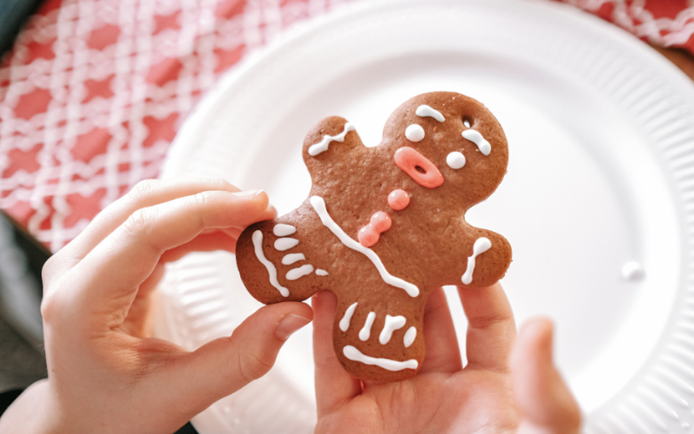 Cùng bé làm bánh quy gừng cực đẹp và thơm ngon cho mùa Giáng sinh - Ảnh 7.