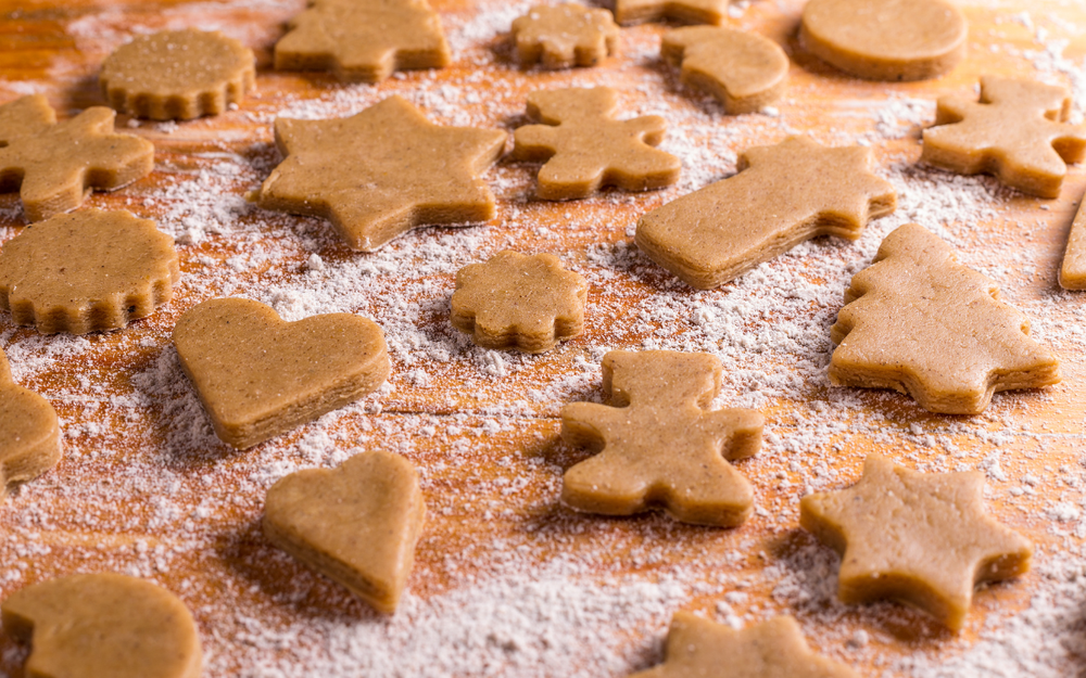 Cùng bé làm bánh quy gừng cực đẹp và thơm ngon cho mùa Giáng sinh - Ảnh 6.