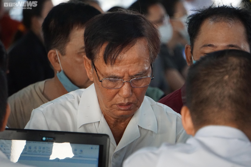 TAND TP.HCM đông kín người trong ngày cuối nhận đơn bị hại vụ án Công ty Alibaba - Ảnh 15.