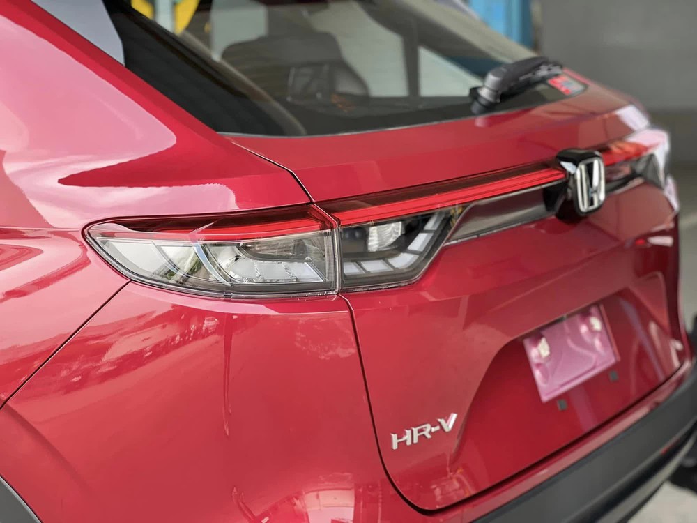 Ảnh thực tế Honda HR-V bản giá rẻ tại đại lý: Bom tấn mùa mua sắm cuối năm - Ảnh 5.