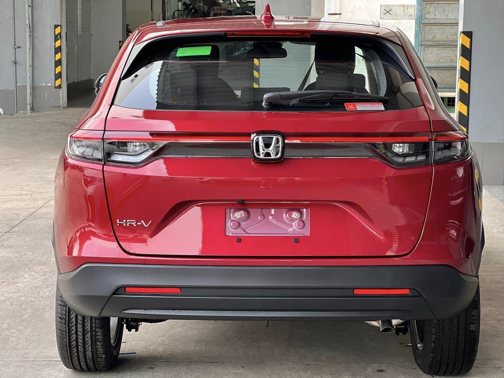 Ảnh thực tế Honda HR-V bản giá rẻ tại đại lý: Bom tấn mùa mua sắm cuối năm - Ảnh 4.