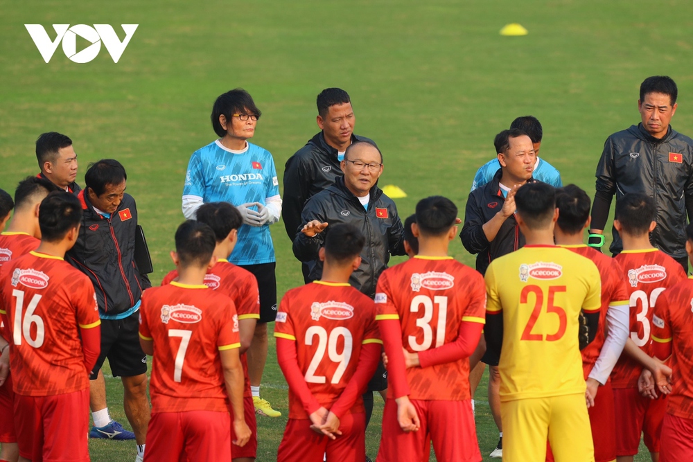 Hôm nay (17/12), ĐT Việt Nam di chuyển sang Lào đá AFF Cup 2022 - Ảnh 1.