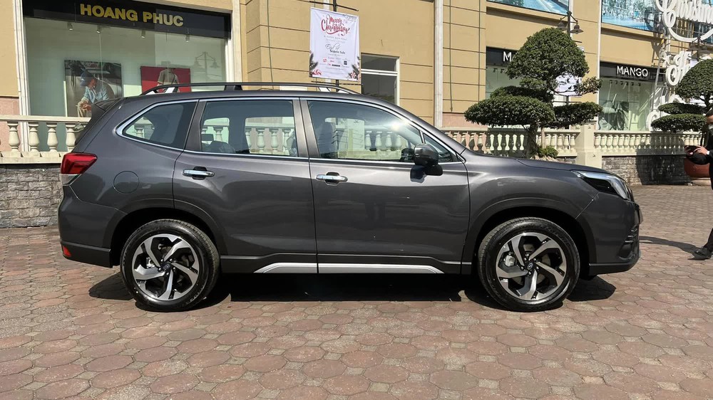 Subaru Forester 2023 ồ ạt về đại lý: Giá từ 969 triệu đồng, thêm công nghệ an toàn, đấu CX-5 và Tucson - Ảnh 3.