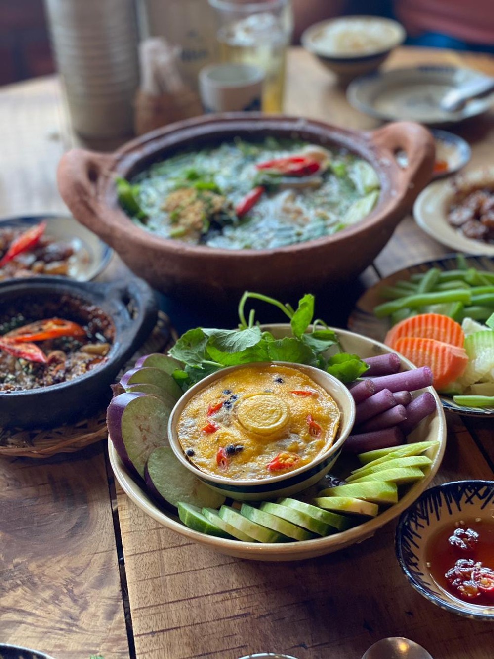 Quán cơm quê ở Phú Quốc được du khách rần rần ghé ăn, có cả những sao Việt đình đám