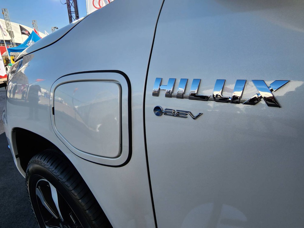 Chi tiết Toyota Hilux BEV: Bản thương mại ra mắt năm sau, đi trước Ford Ranger một bước - Ảnh 4.